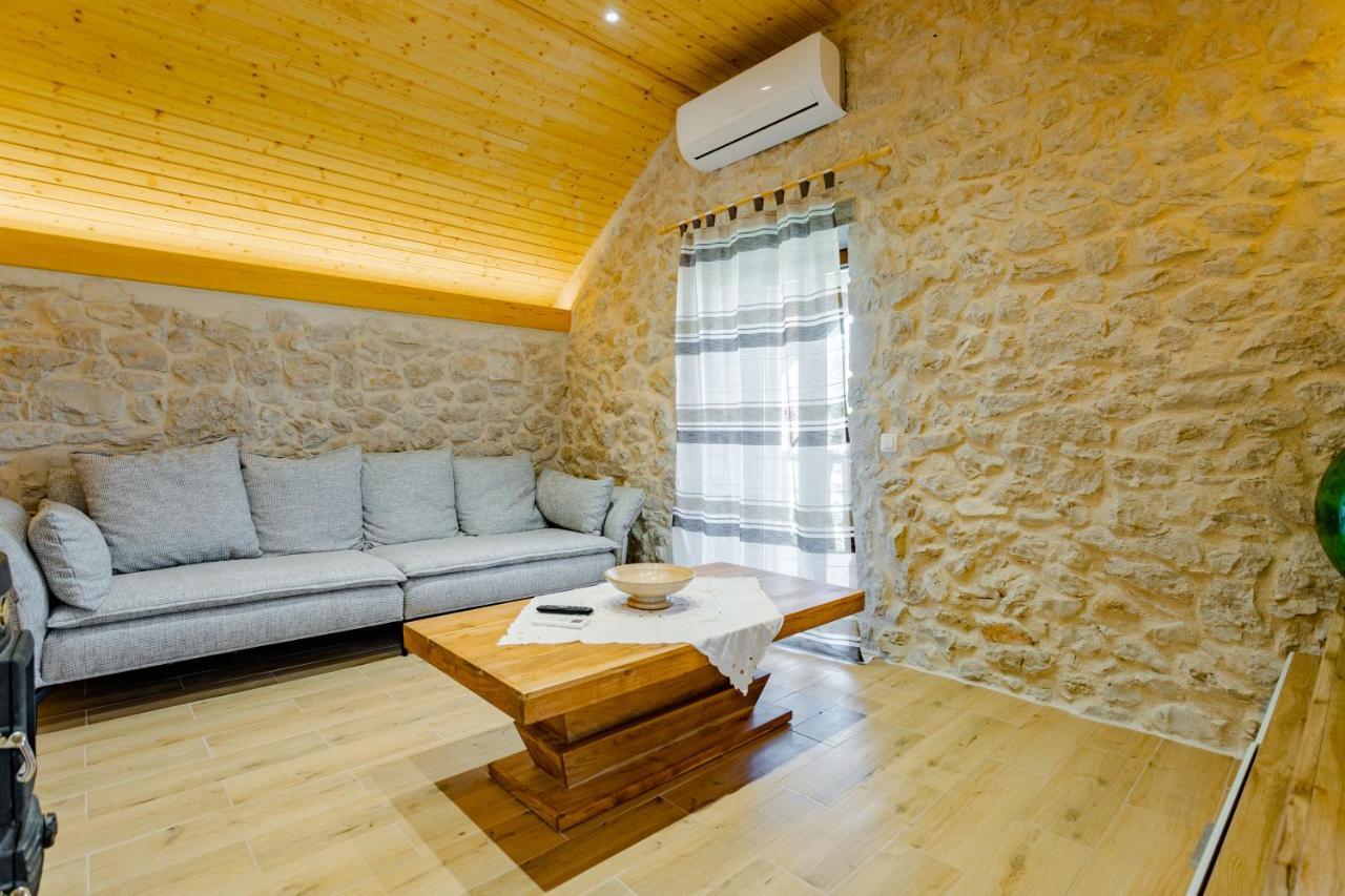 Patakun Holiday Home For 5, With Heated Pool Lecevica Exterior foto