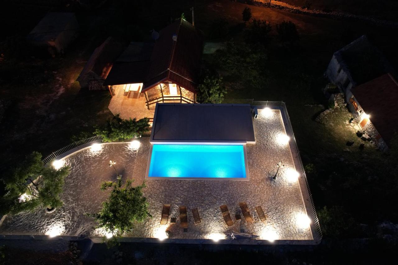 Patakun Holiday Home For 5, With Heated Pool Lecevica Exterior foto