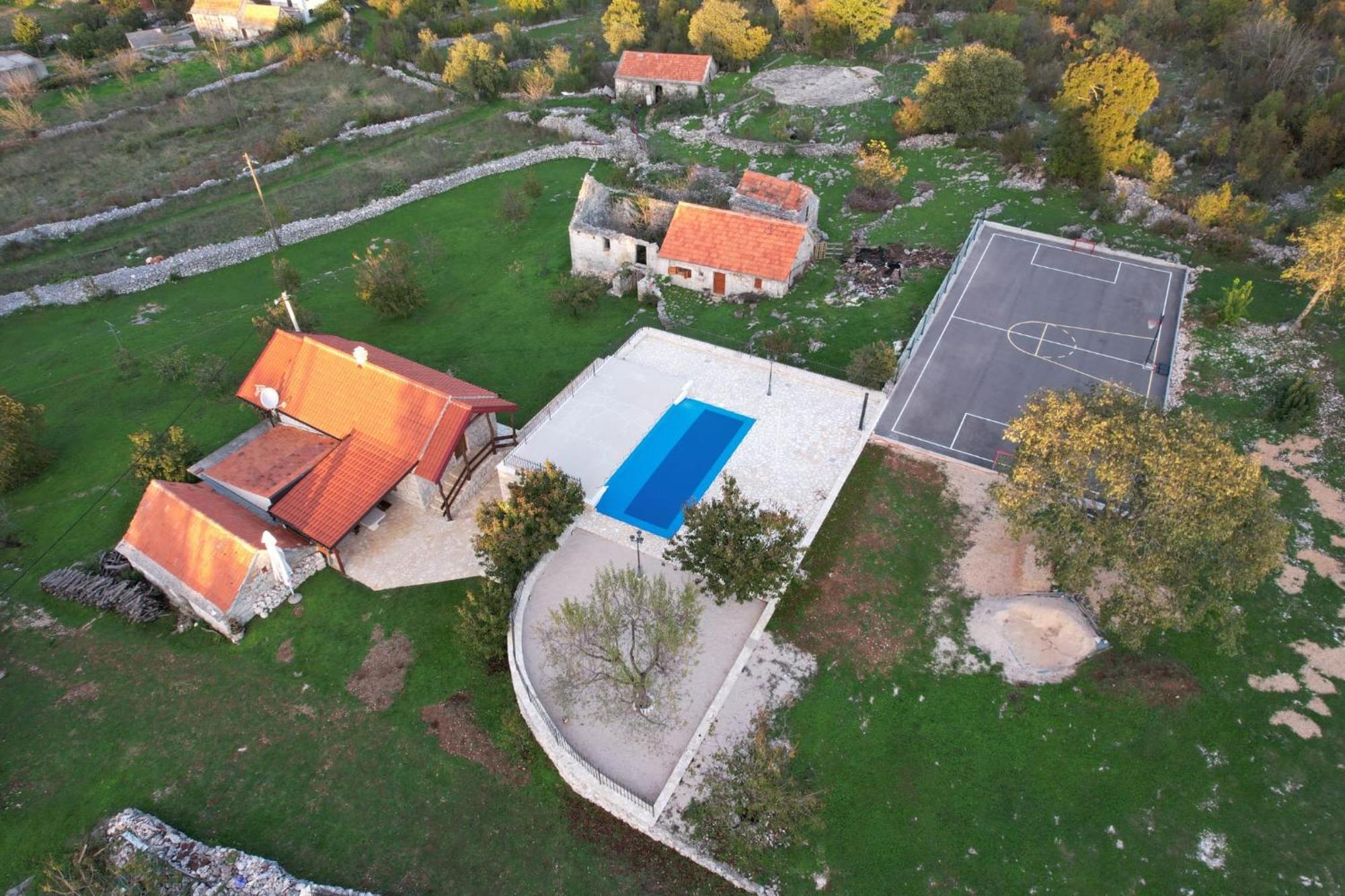 Patakun Holiday Home For 5, With Heated Pool Lecevica Exterior foto
